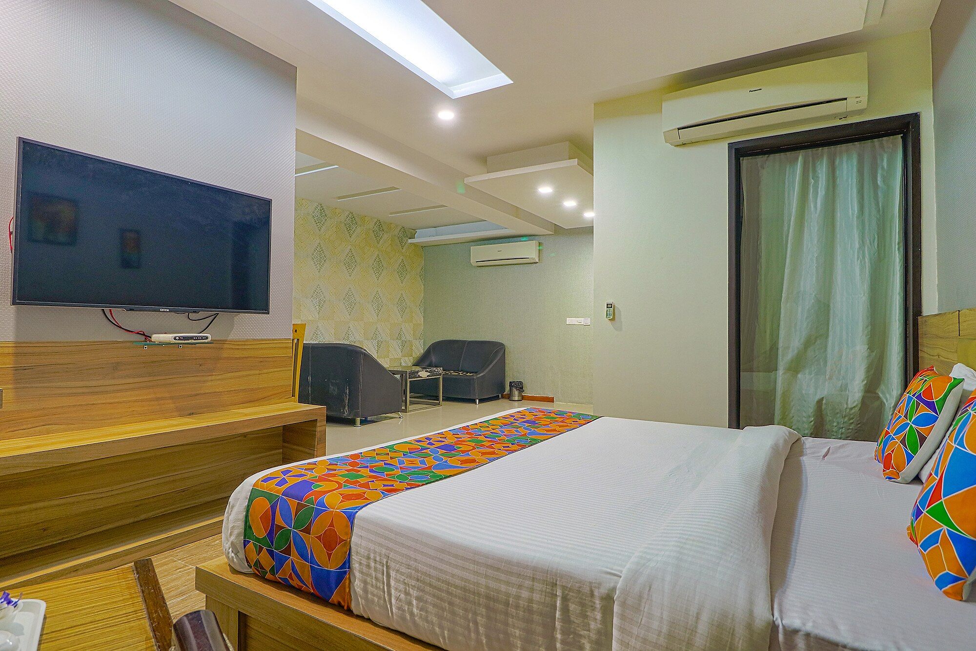 FabHotel Prime Z Grand Deluxe Room 4