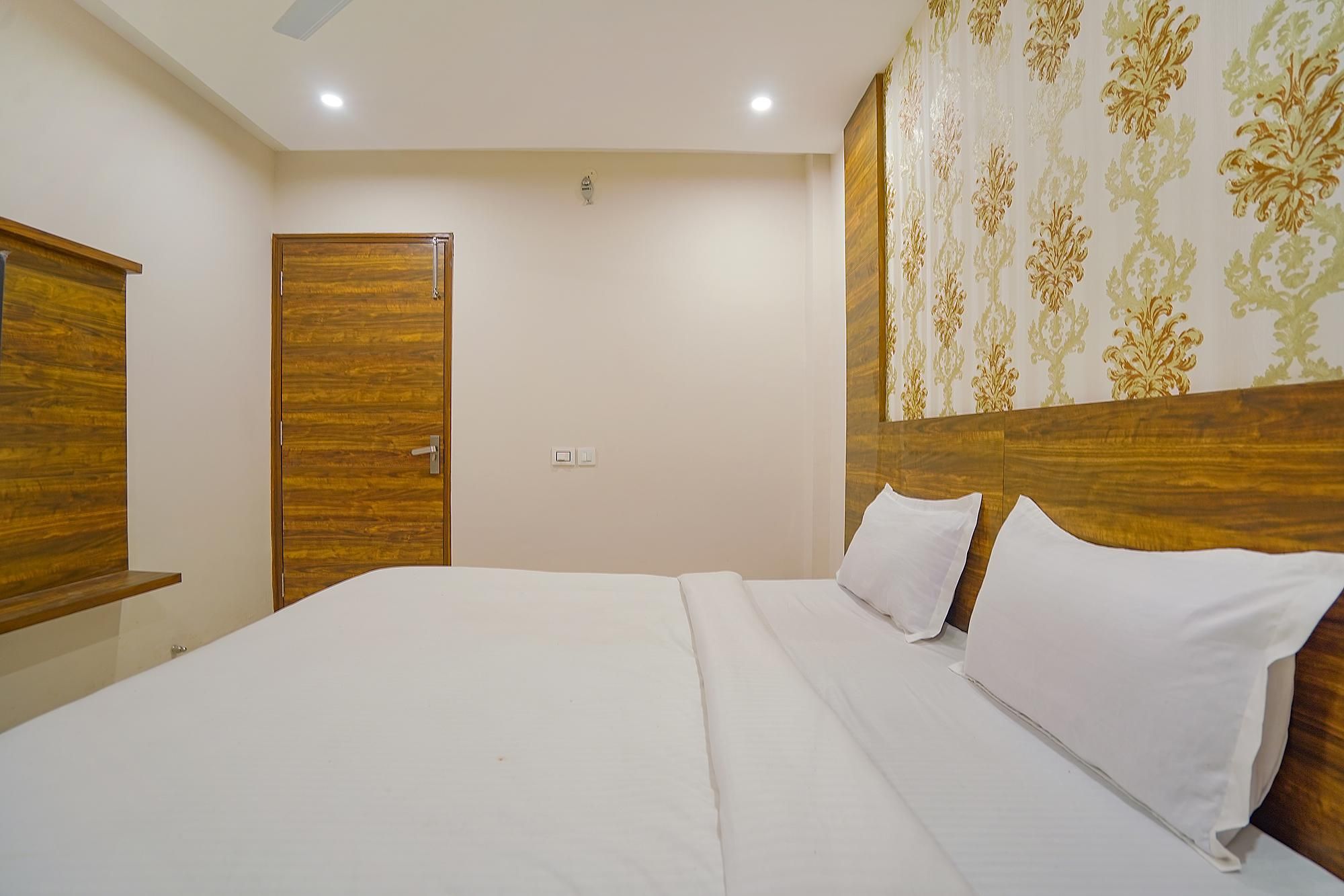 FabHotel HC Mohali Inn Deluxe Room 4