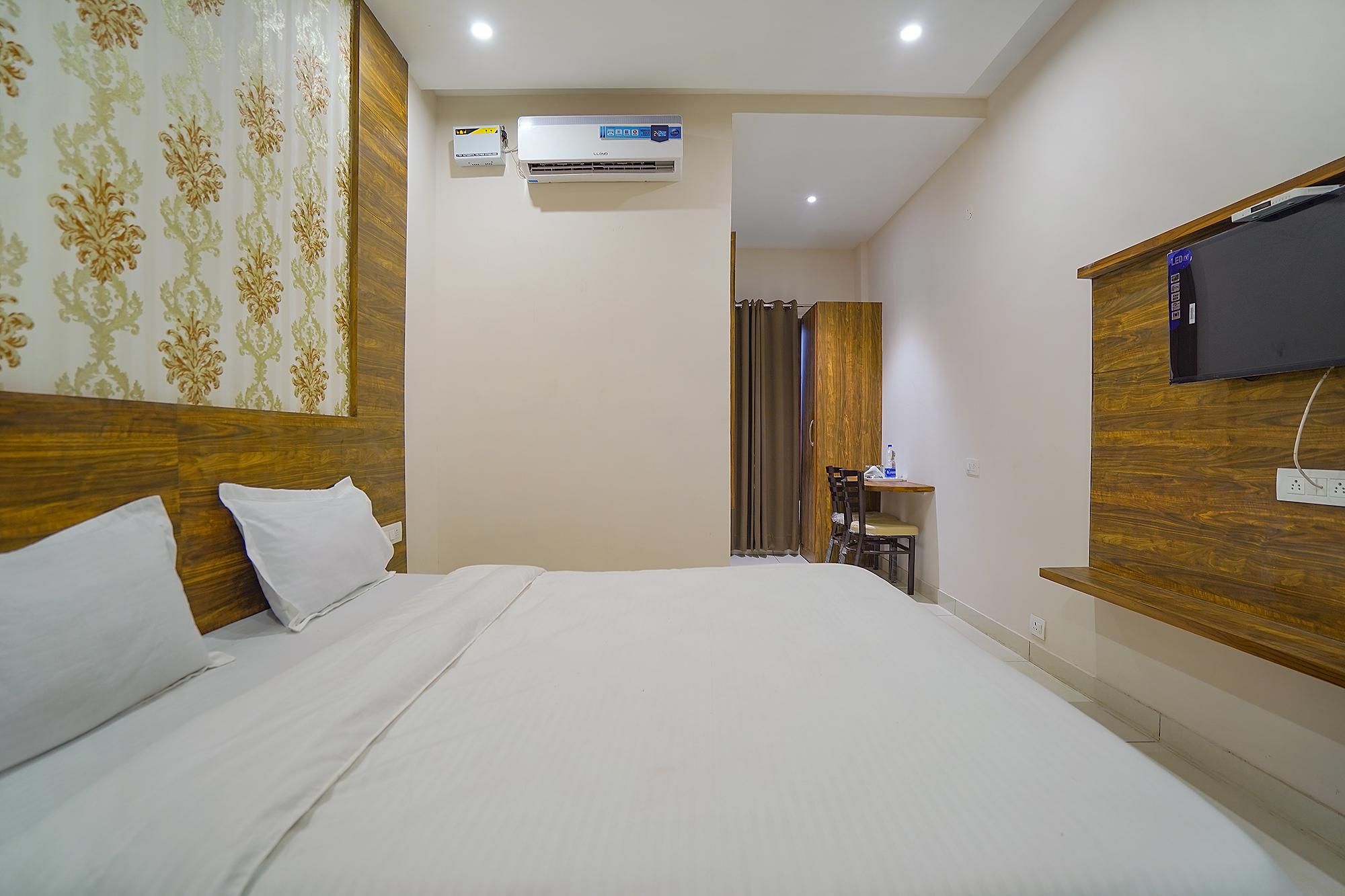 FabHotel HC Mohali Inn Deluxe Room 5
