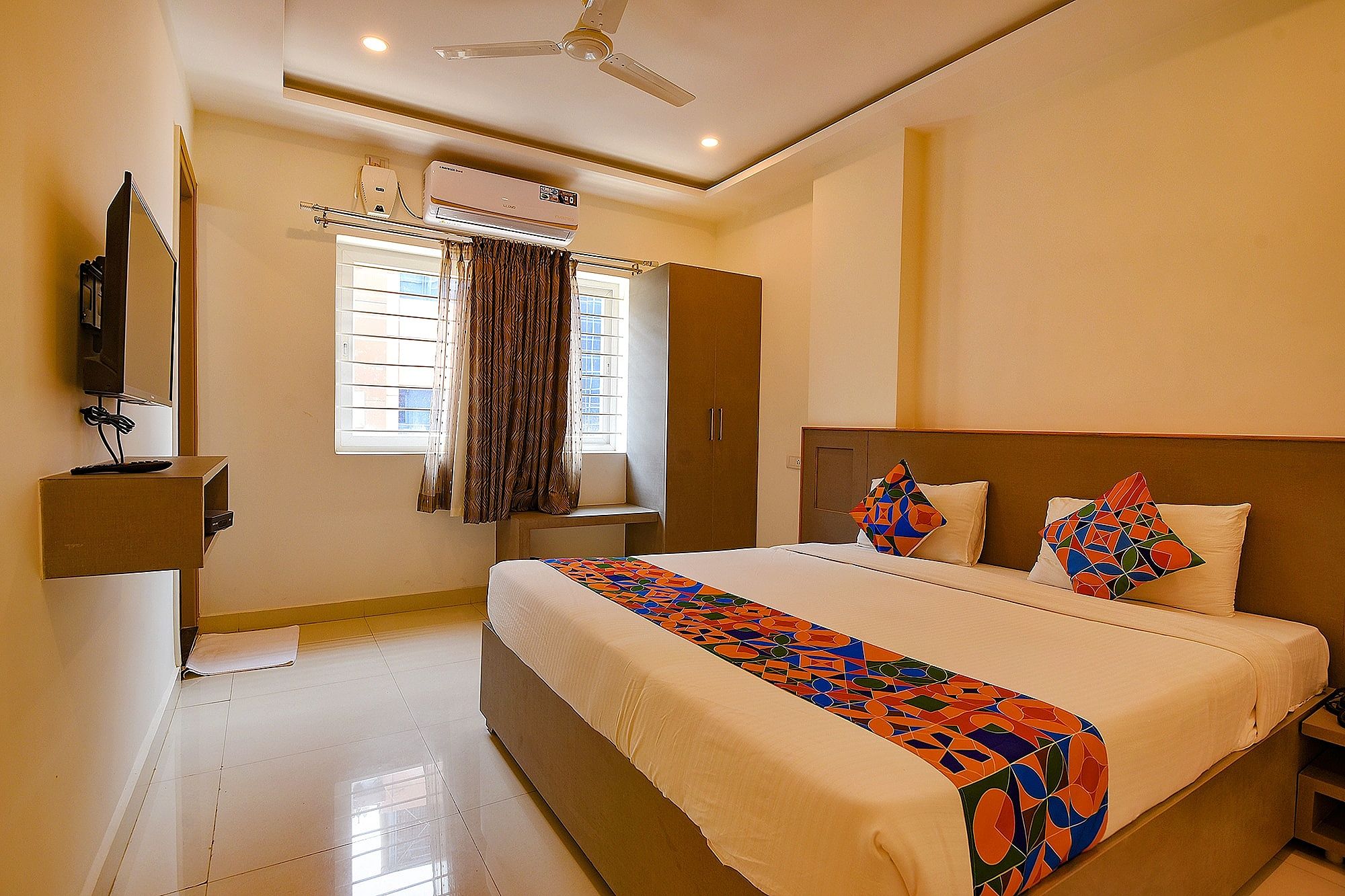 FabHotel Champion Gateway Deluxe Room 11