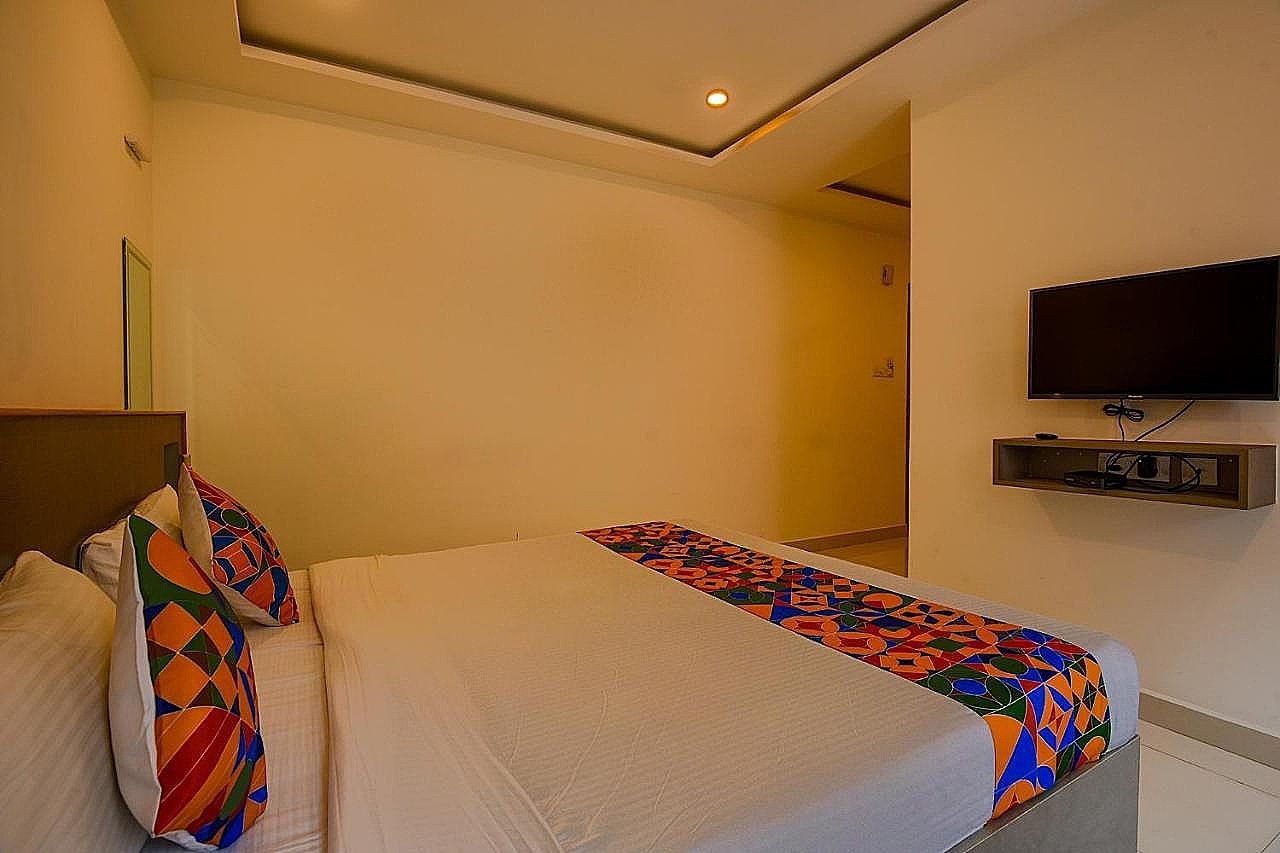 FabHotel Champion Gateway Deluxe Room 6