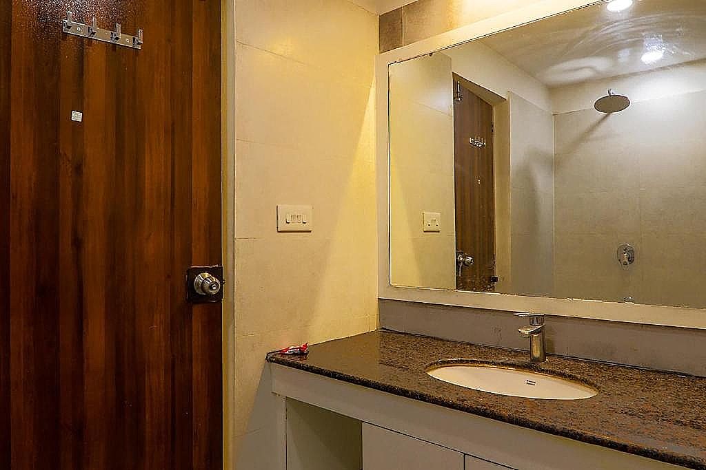 FabHotel Geetraj Deluxe Room 7