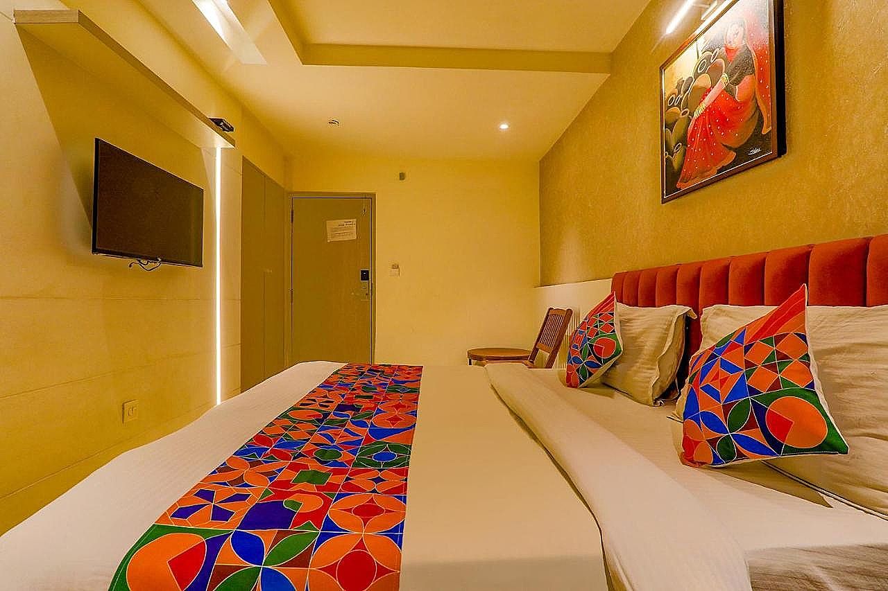 FabHotel Geetraj Deluxe Room 14