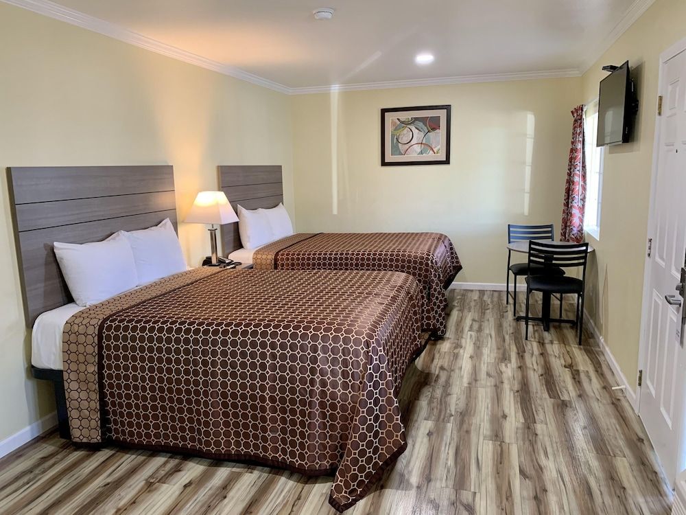 Central Coast Inn Standard Room, 2 Queen Beds 2