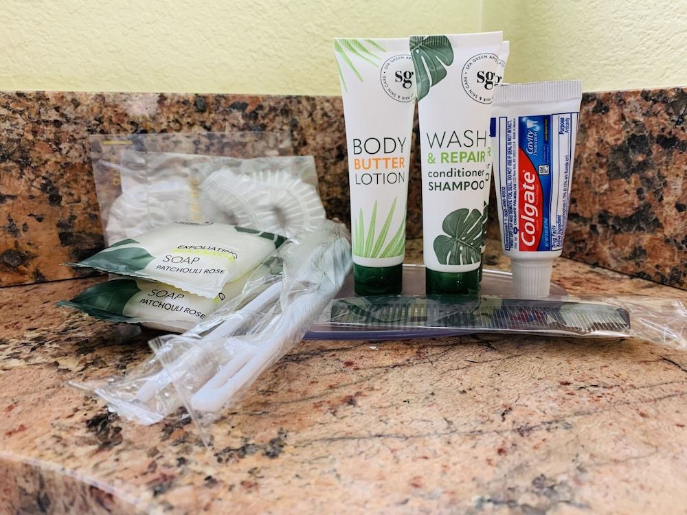 Central Coast Inn Standard Room, 2 Queen Beds 5