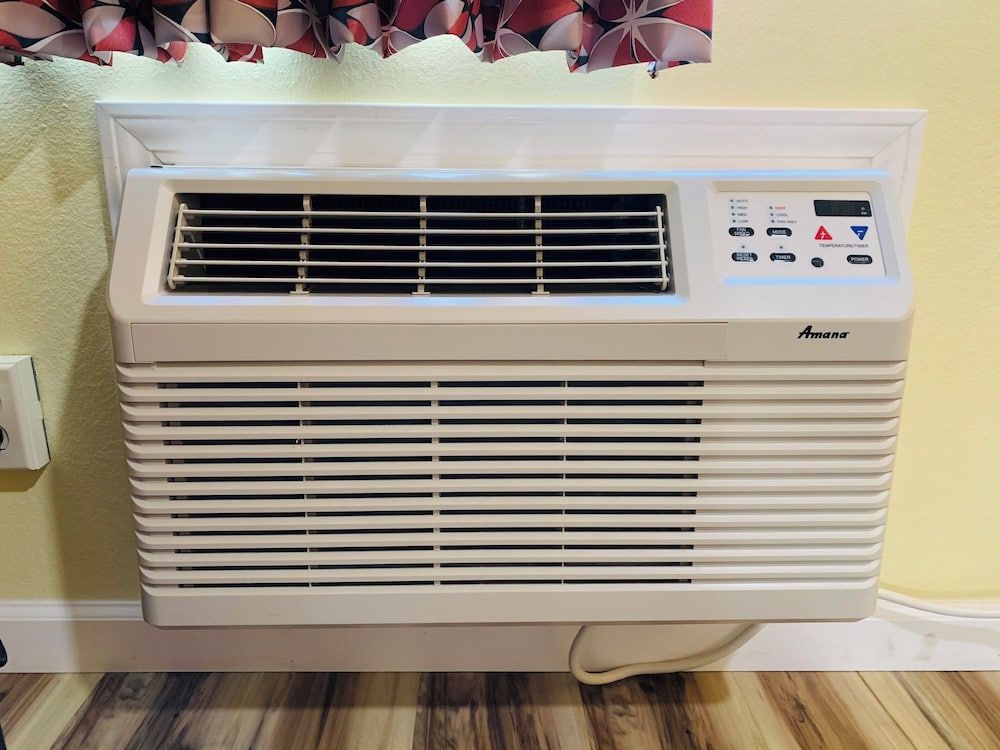 Central Coast Inn Family Room, 3 Bedrooms 2