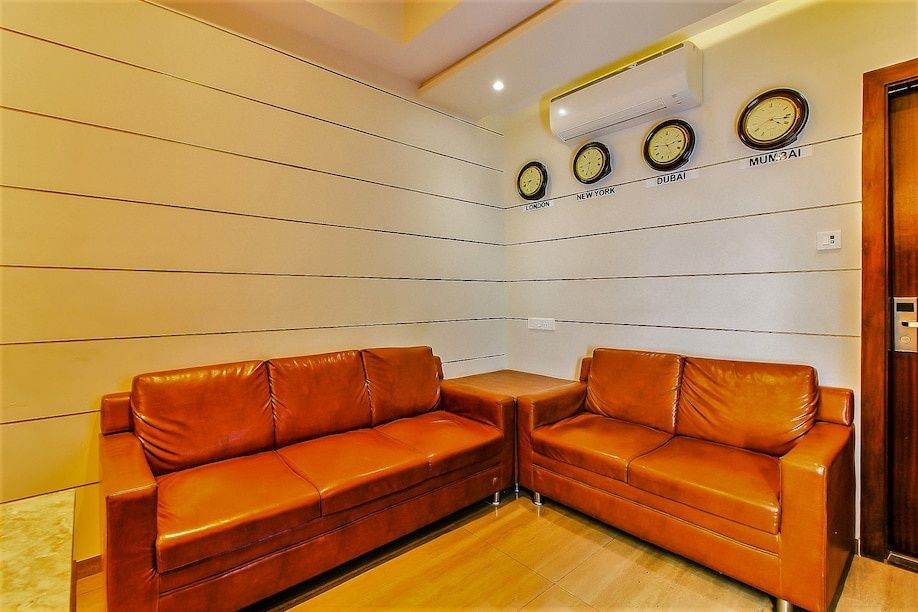  FabHotel Empire Suite