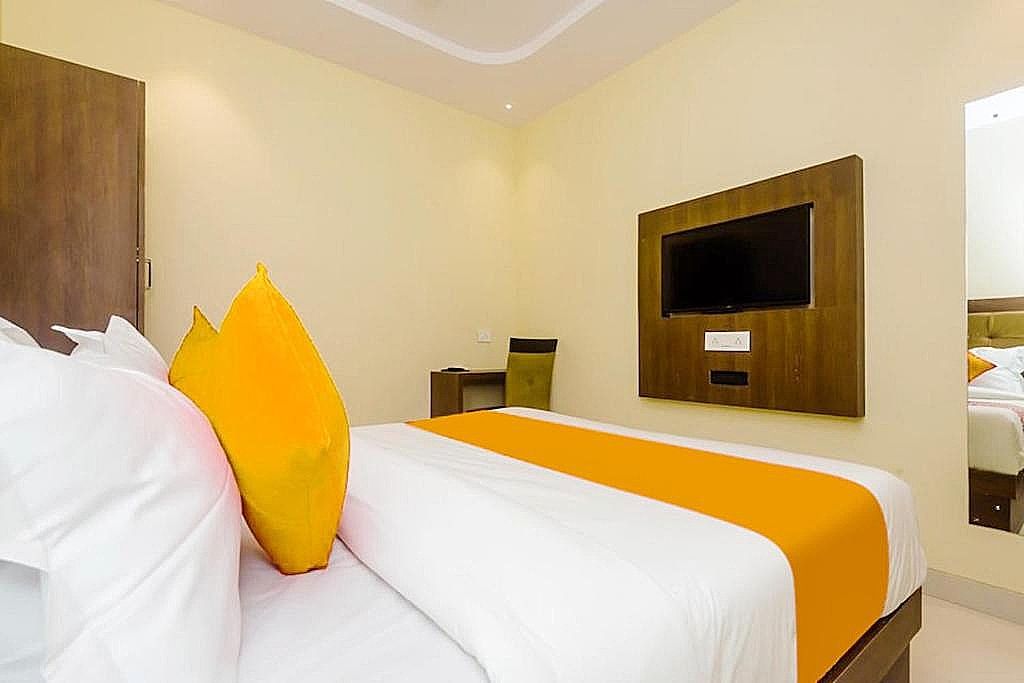 FabExpress Embassy Suites Deluxe Room