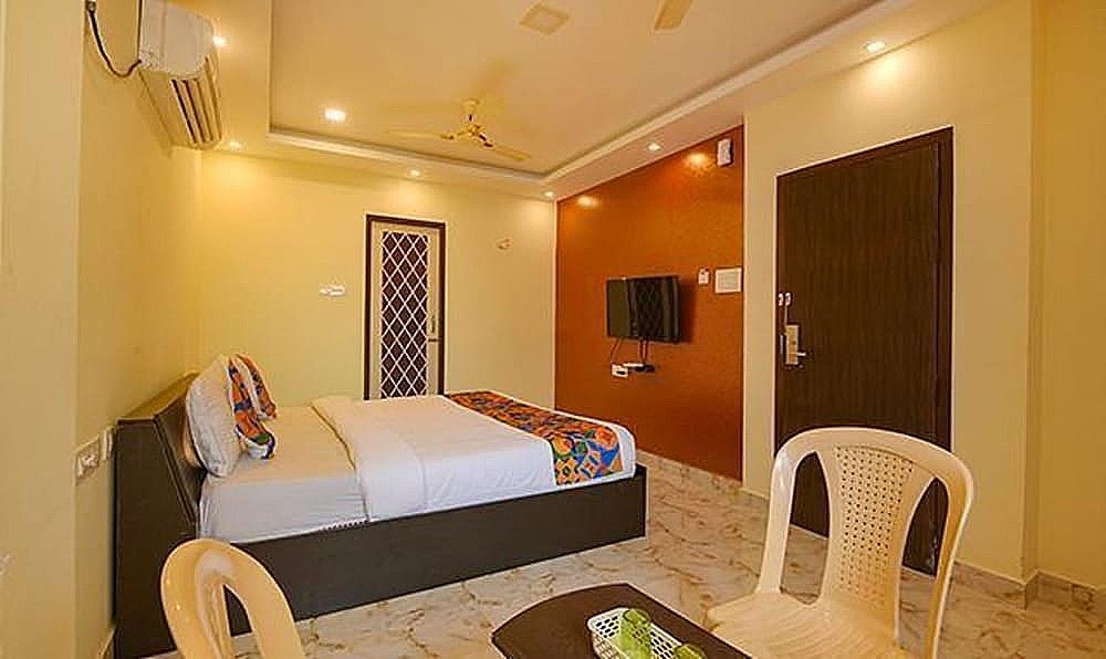 FabHotel The Fortune Inn Deluxe Room 3
