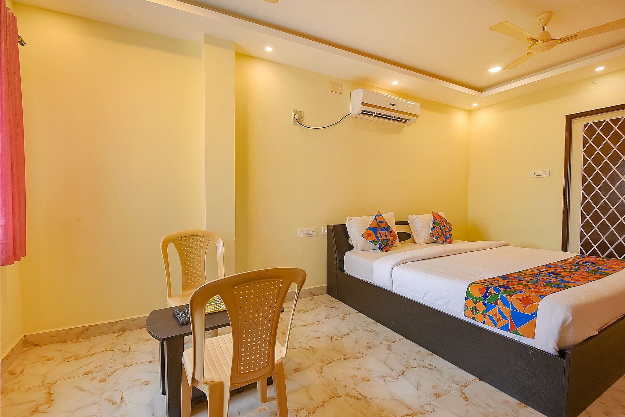 FabHotel The Fortune Inn Deluxe Room 2