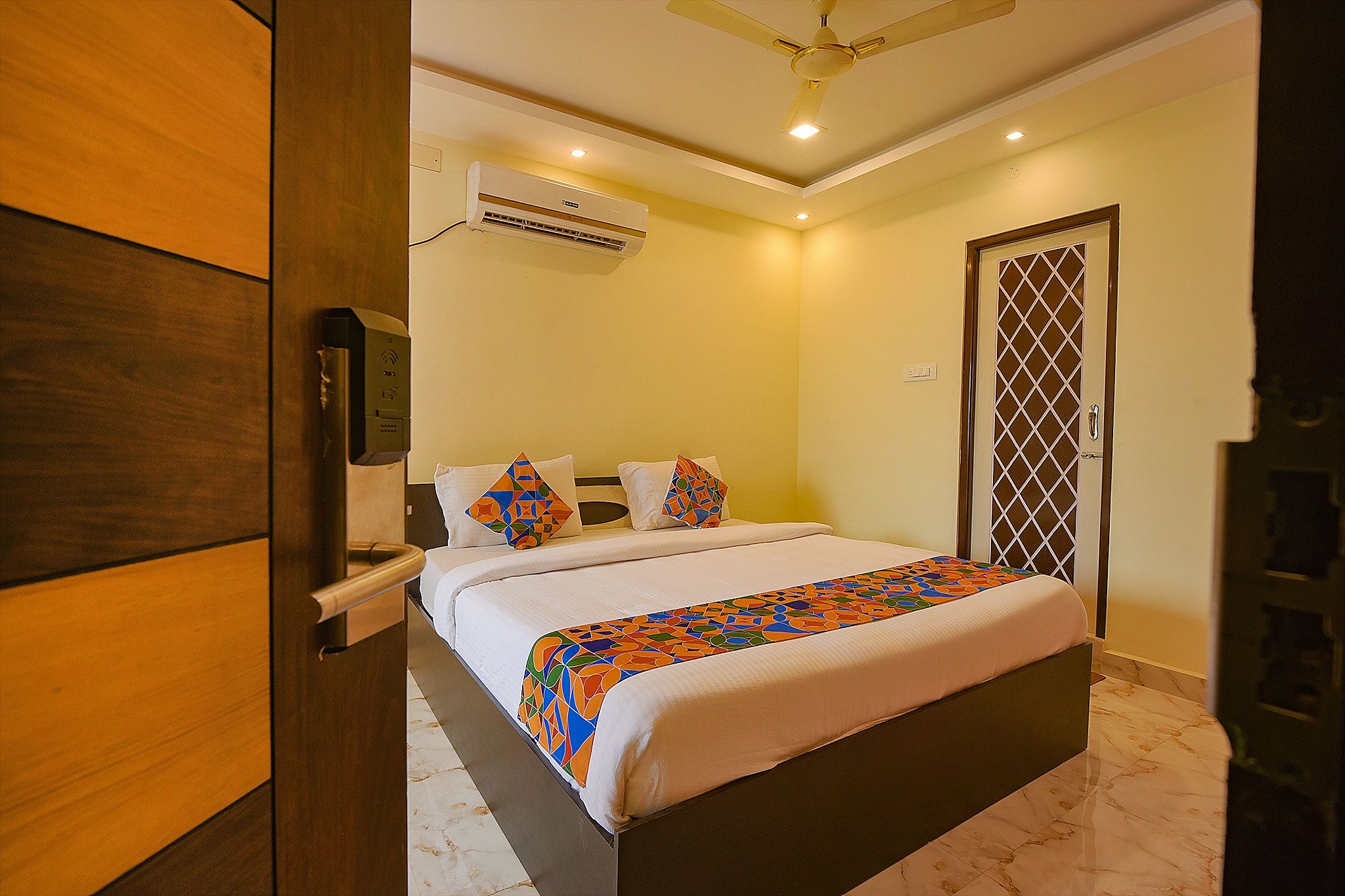 FabHotel The Fortune Inn Deluxe Room 12