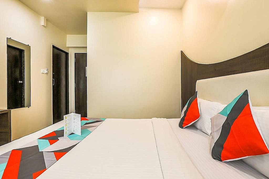 FabExpress Venture Grand Deluxe Room 4