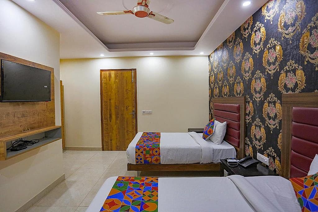 FabExpress Gross Plaza Deluxe Room 18