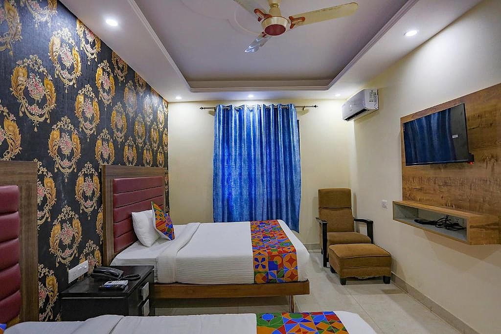 FabExpress Gross Plaza Deluxe Room 20