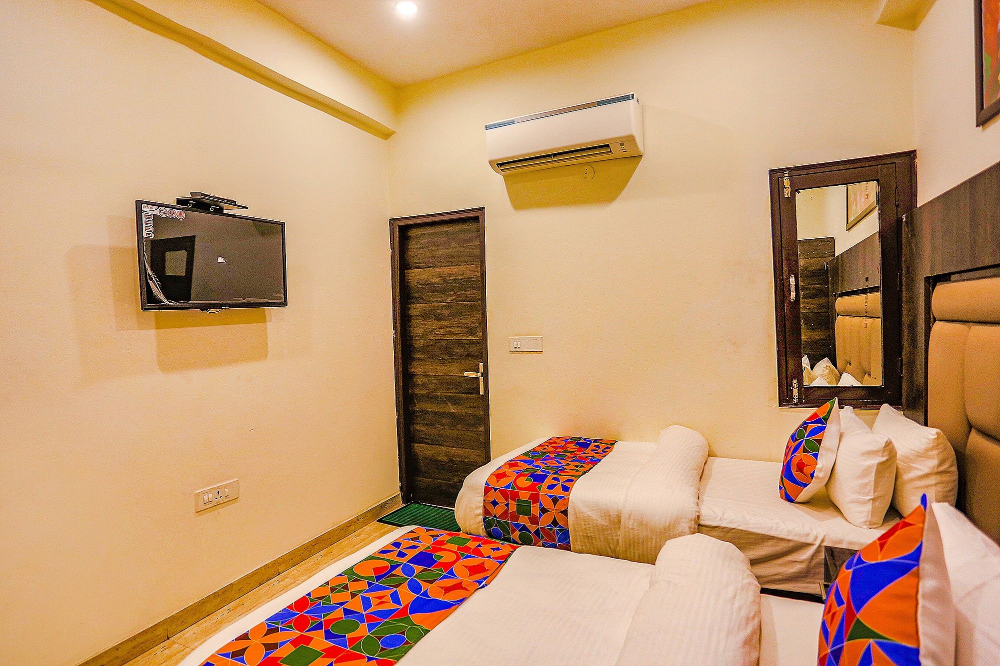 FabHotel The Kiara Deluxe Room 9