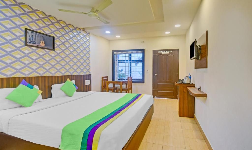 Itsy Hotels Igloo Residency, 400 Meters From Raja Seat Garden Standard Double Room