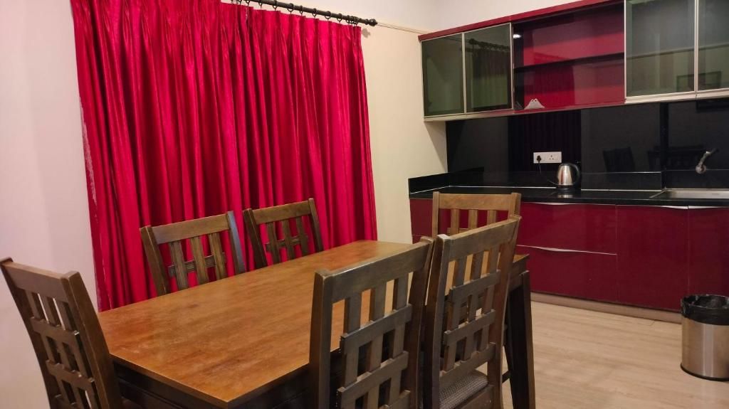 Royal Service Apartmentts