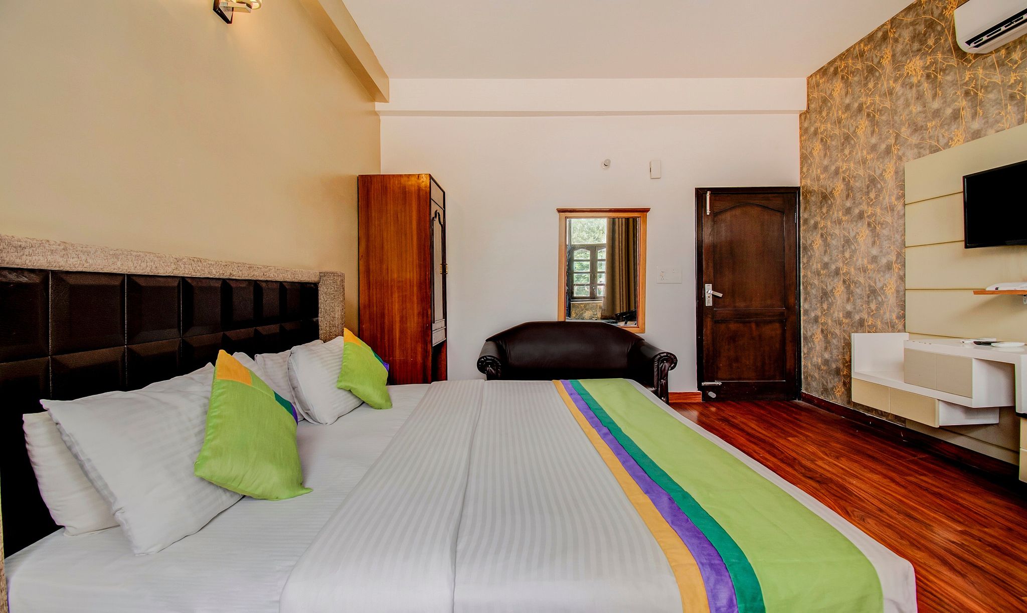 Itsy Hotels Nyra Standard Double Room 4