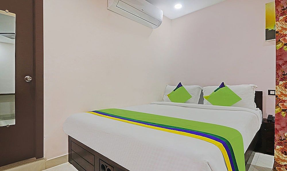 Itsy Hotels J A Royal Suites Manikonda Deluxe Double Room 17