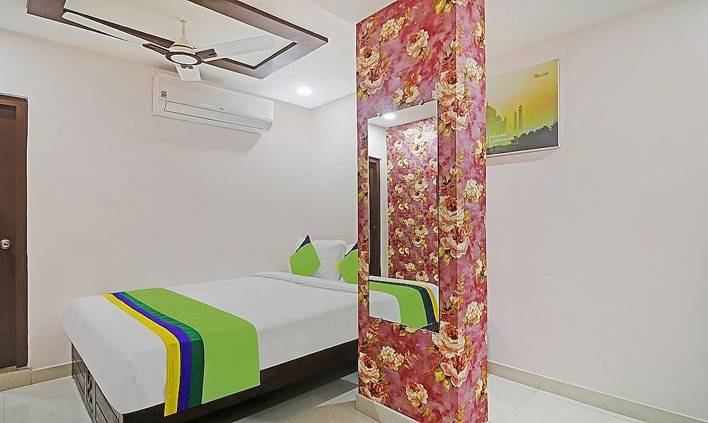 Itsy Hotels J A Royal Suites Manikonda Deluxe Double Room 13
