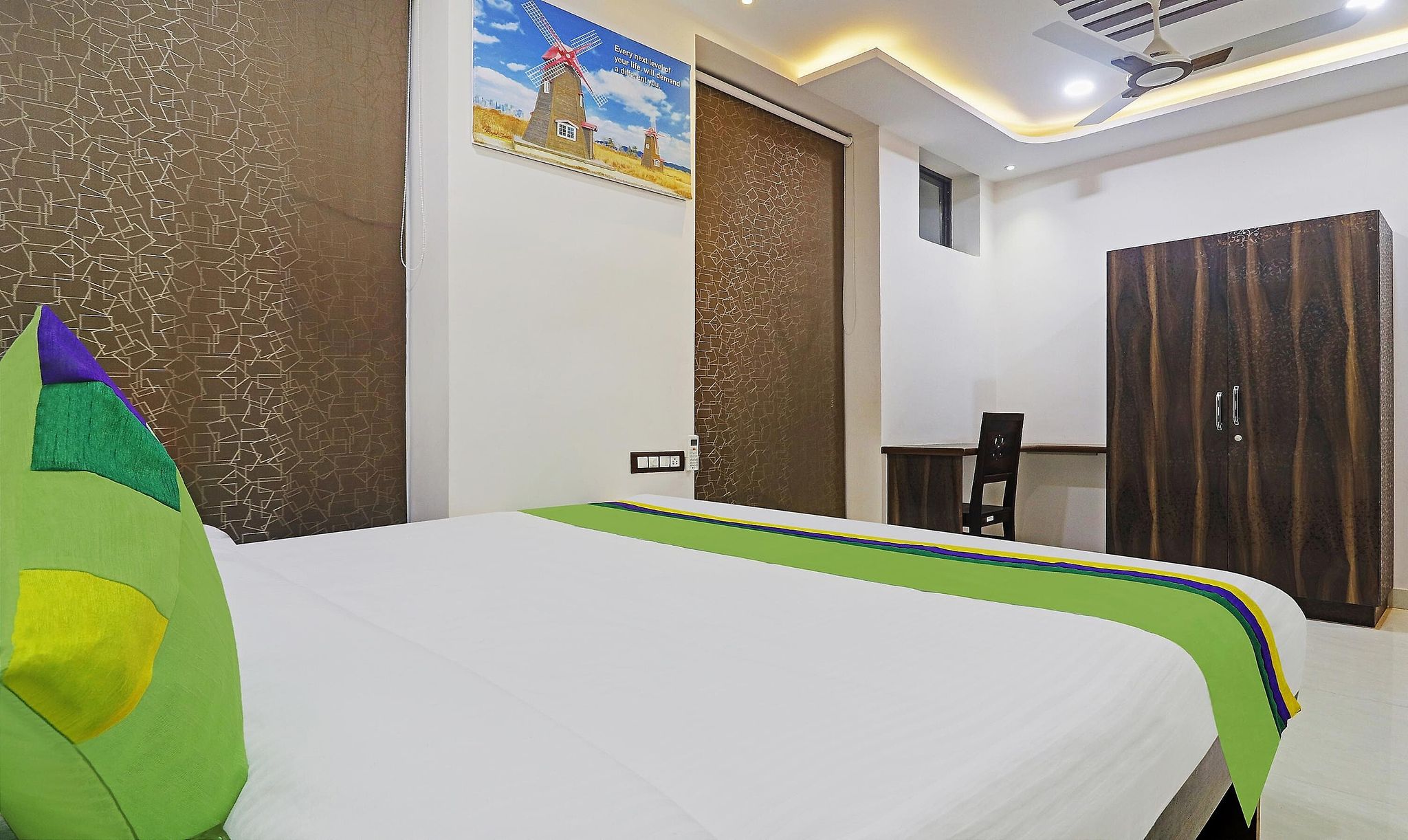 Itsy Hotels J A Royal Suites Manikonda Deluxe Double Room 4