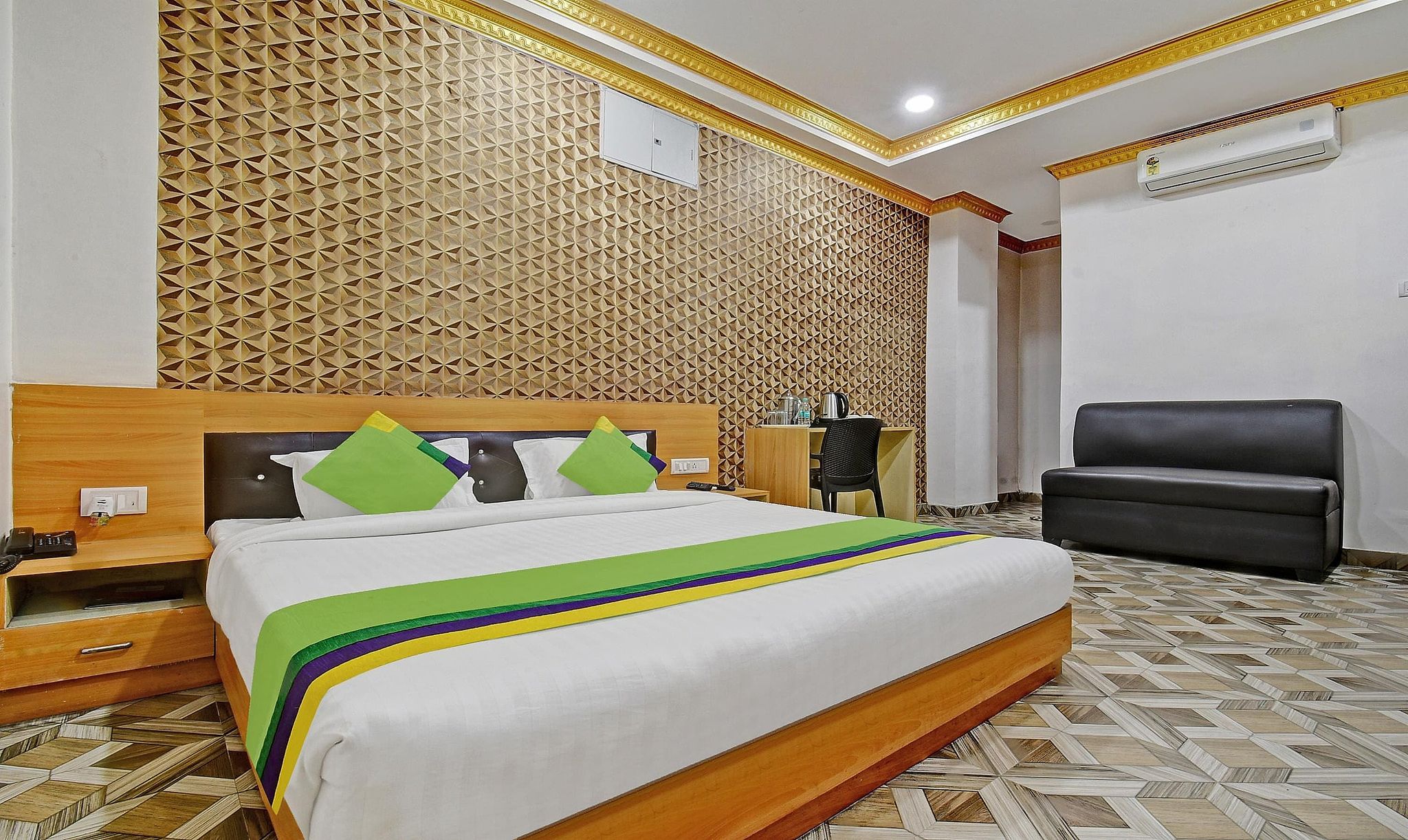 Itsy Hotels J A Royal Suites Manikonda Deluxe Double Room 8