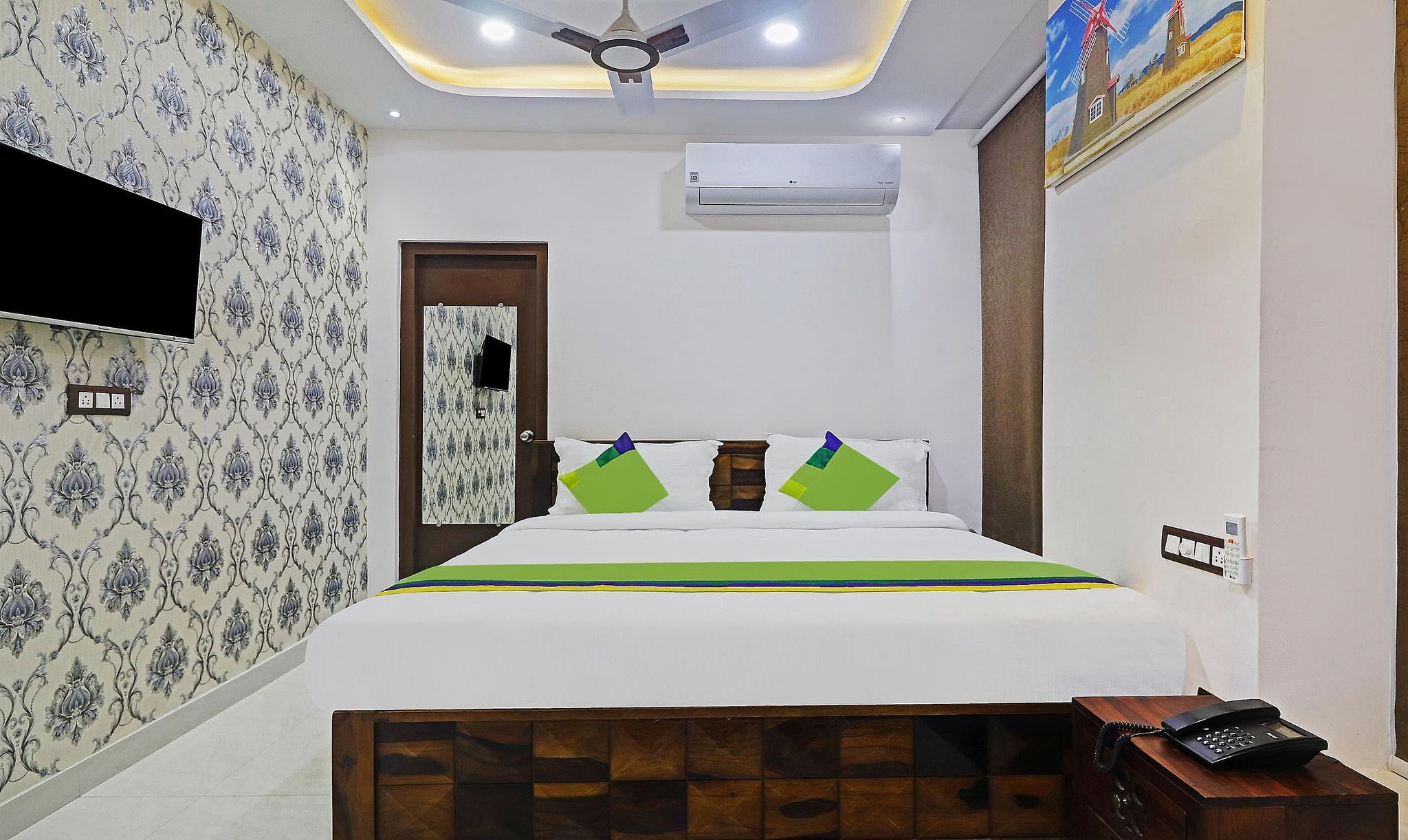 Itsy Hotels J A Royal Suites Manikonda Deluxe Double Room 6