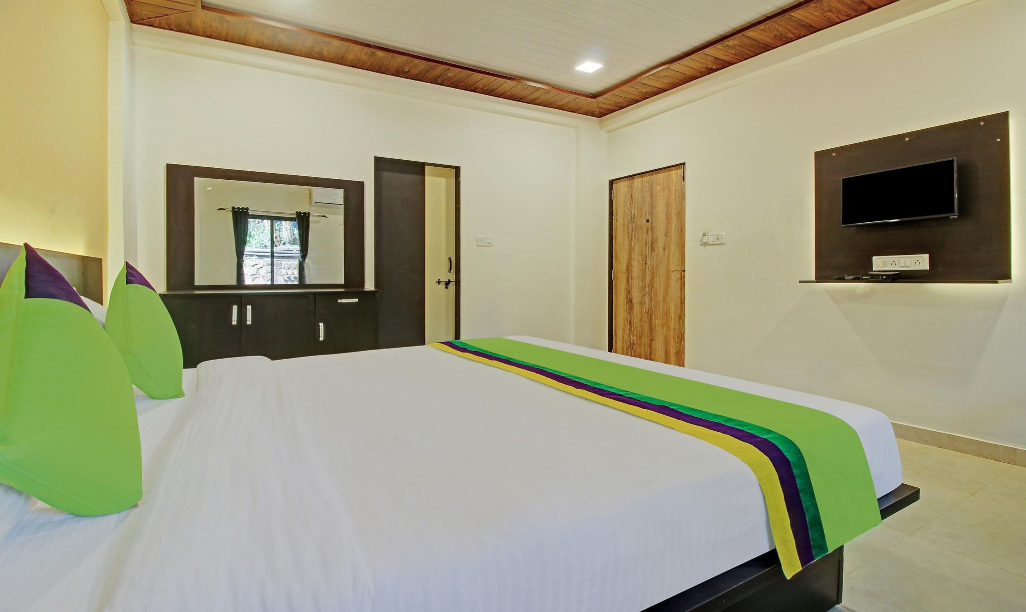 Treebo Raaya Regency Deluxe Double Room 3