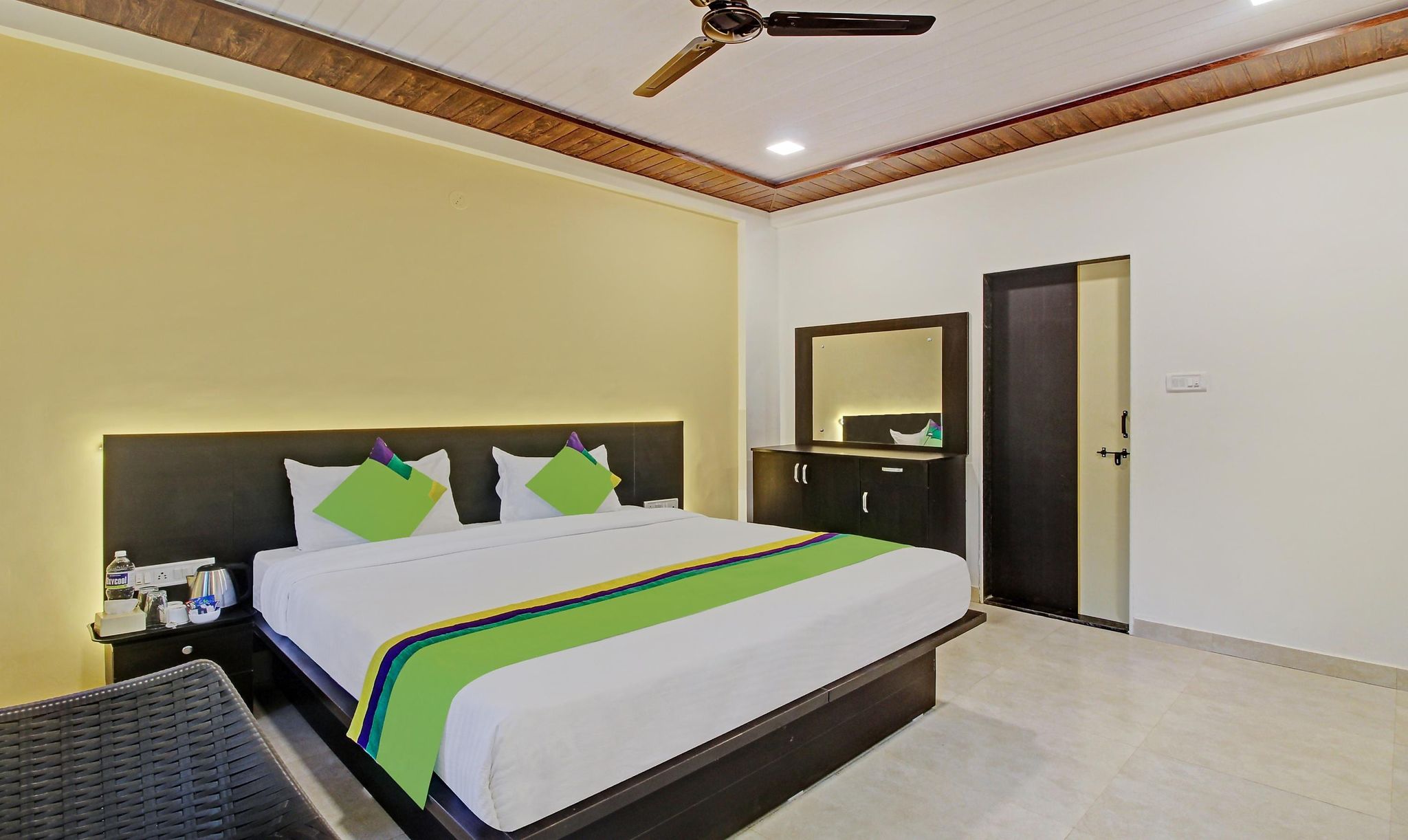 Treebo Raaya Regency Deluxe Double Room 4
