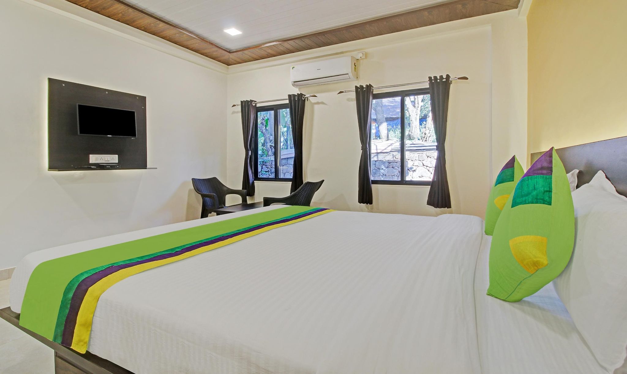 Treebo Raaya Regency Deluxe Double Room 5