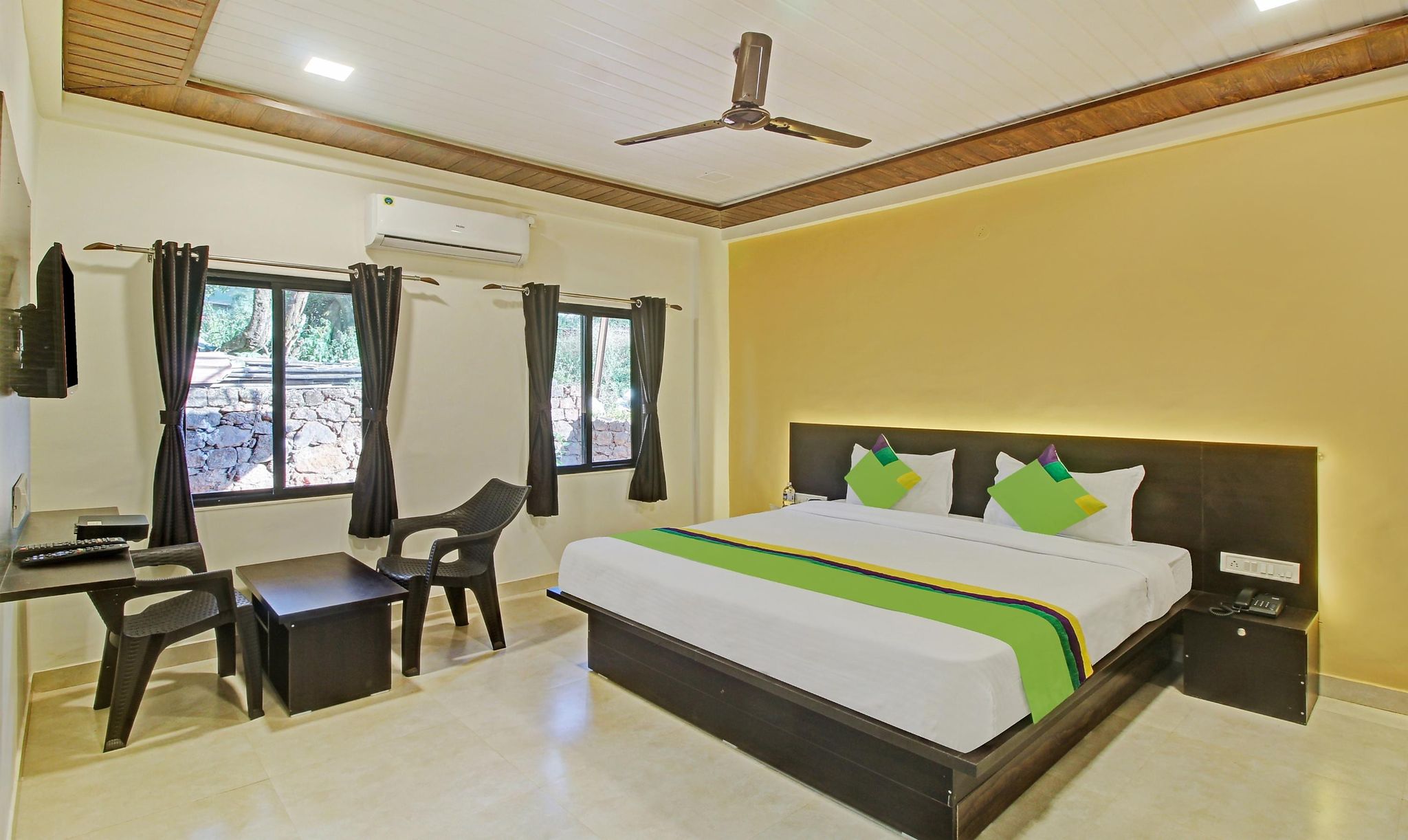 Treebo Raaya Regency Deluxe Double Room 2