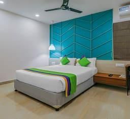 SINGLE ROOM - OAK ROOM