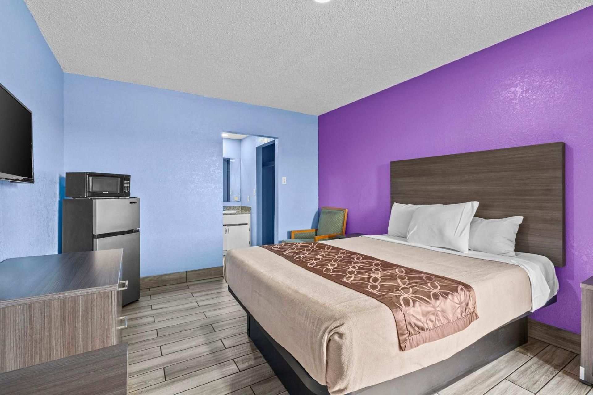 American Executive Inn Superior Single Room 1 Queen Bed Non Smoking