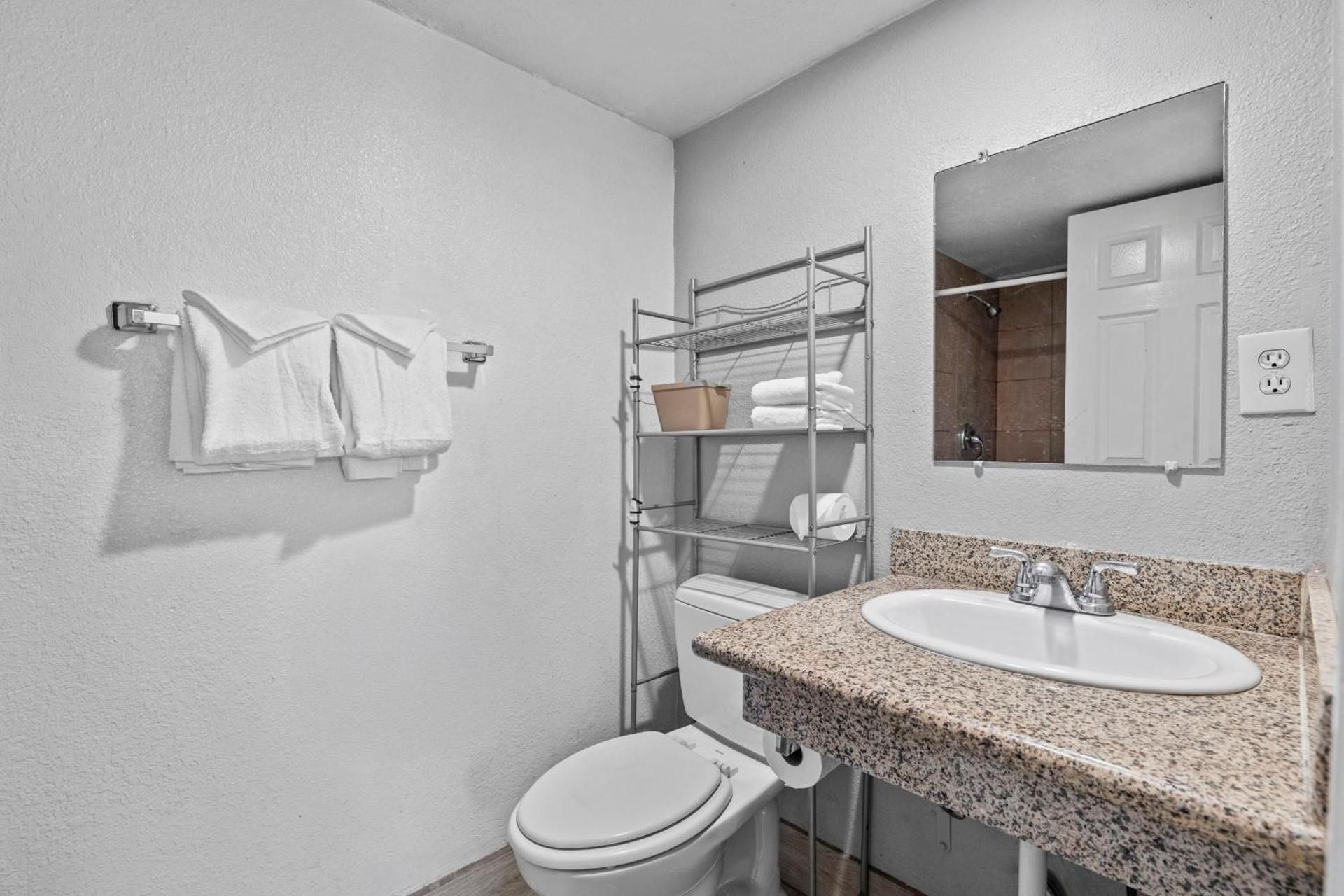 Executive King Room 1 Bedroom Smoking