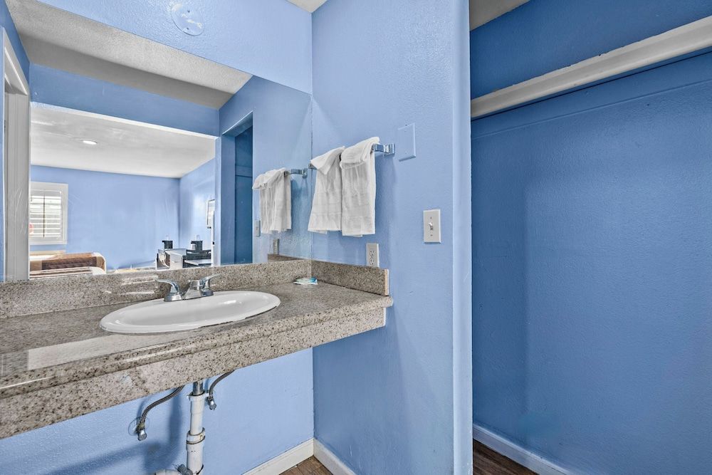 American Executive Inn Mesa Superior Single Room, 2 Queen Beds, Non Smoking 3