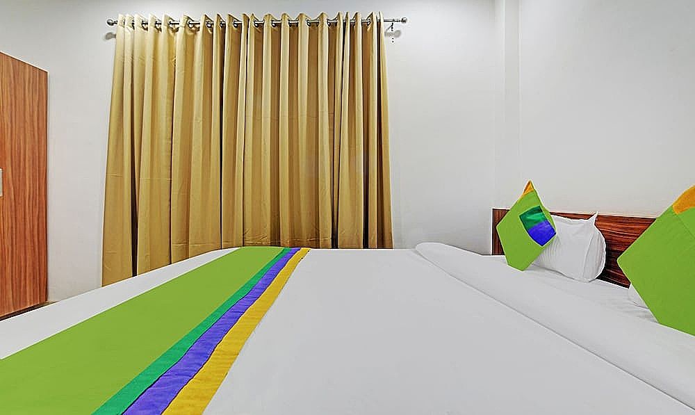 Treebo Shivaay Deluxe Double Room 7