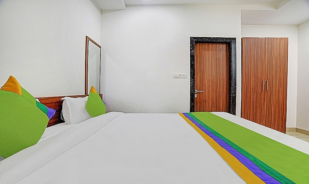 Treebo Shivaay Deluxe Double Room 2