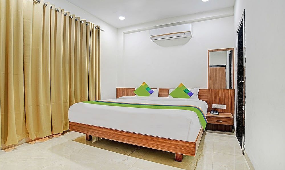 Treebo Shivaay Deluxe Double Room 12
