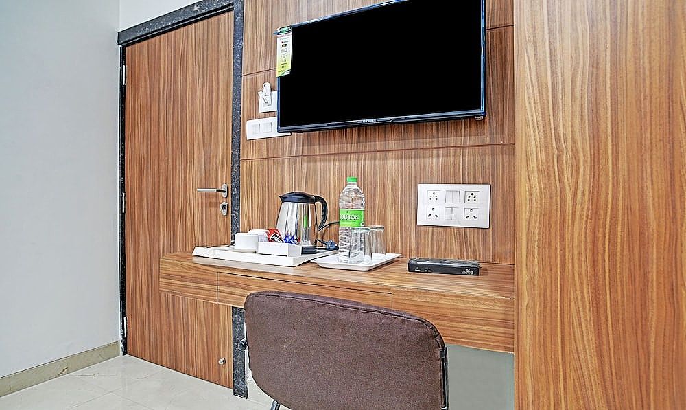 Treebo Shivaay Deluxe Double Room 17