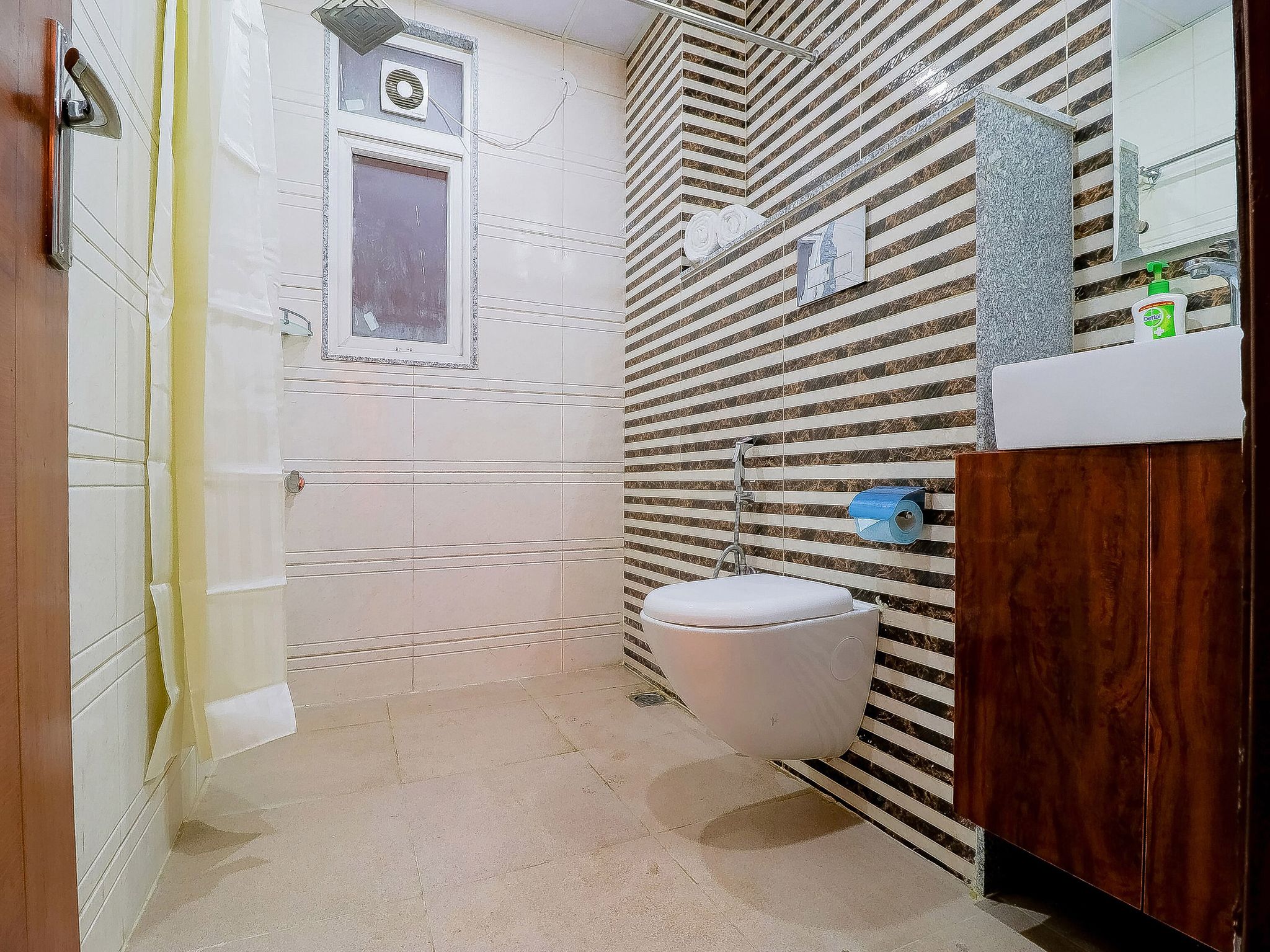 Treebo Rejoice 52 - 3km From Huda City Metro Station Mahogany