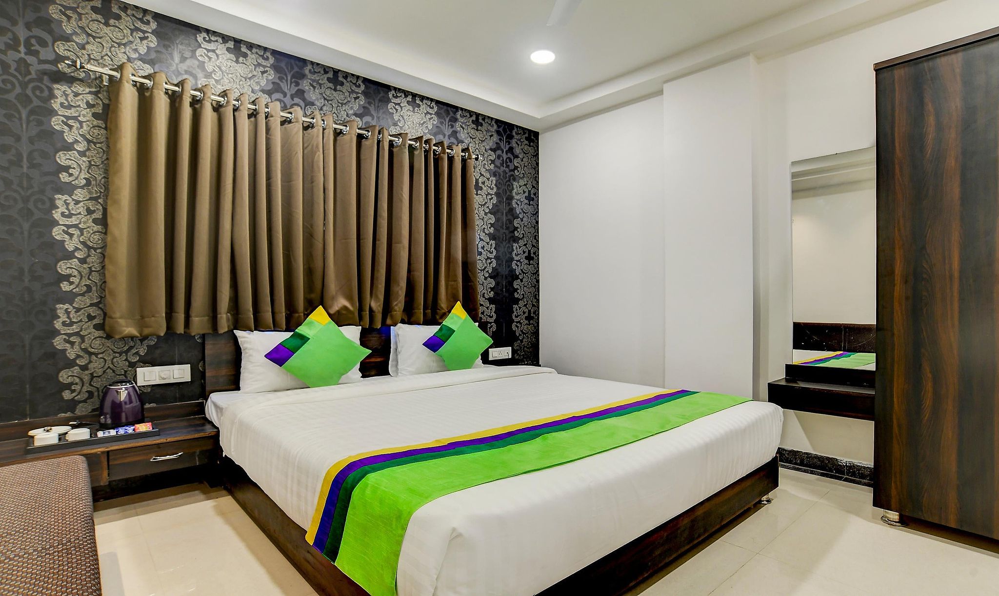 Treebo Grand Euro Pipliyahana Square Standard Double Room 2