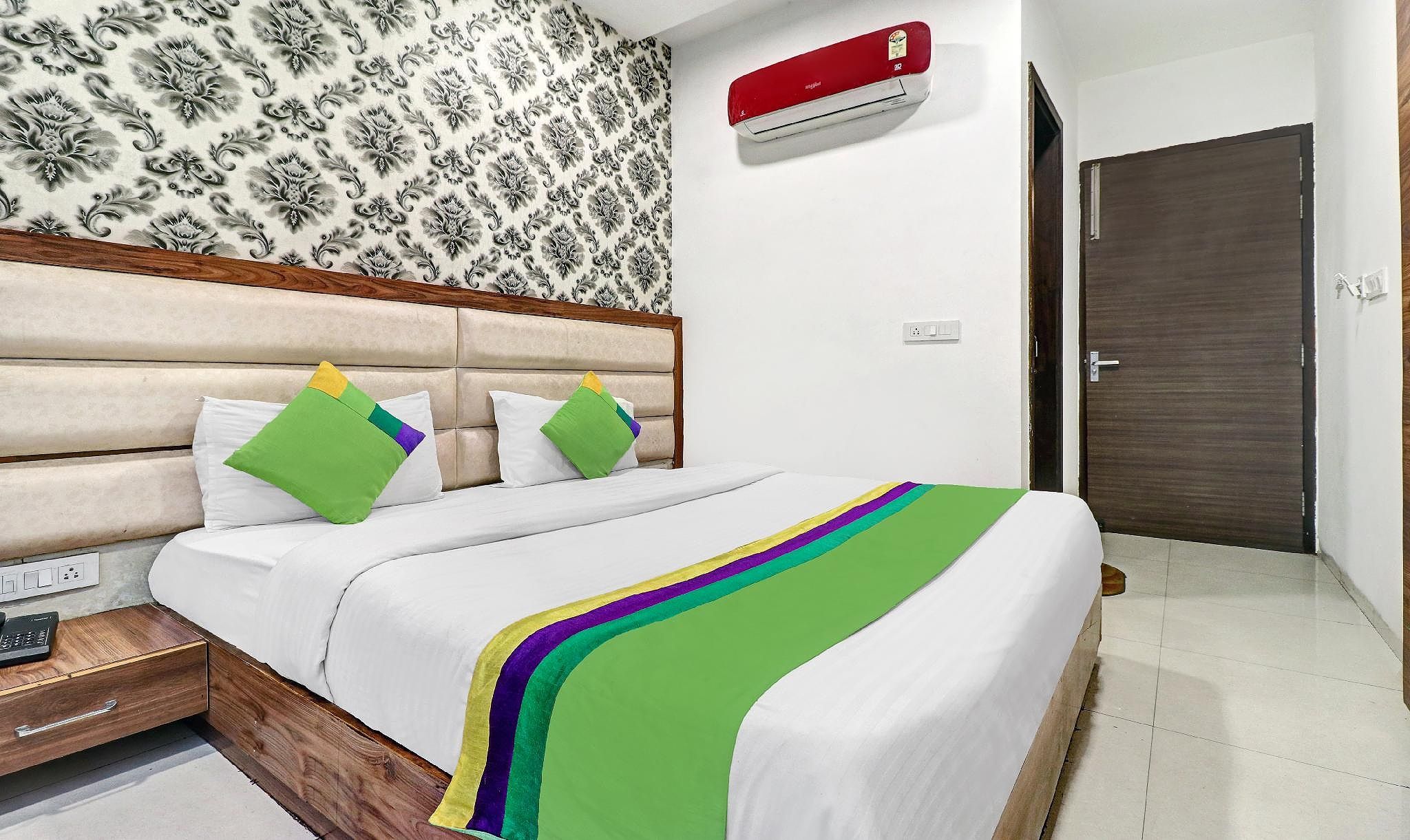 Itsy Hotels Unique Standard Double Room 4