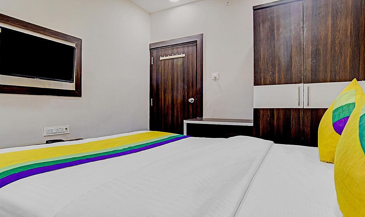 Hotel Anand Shree Deluxe Room 4