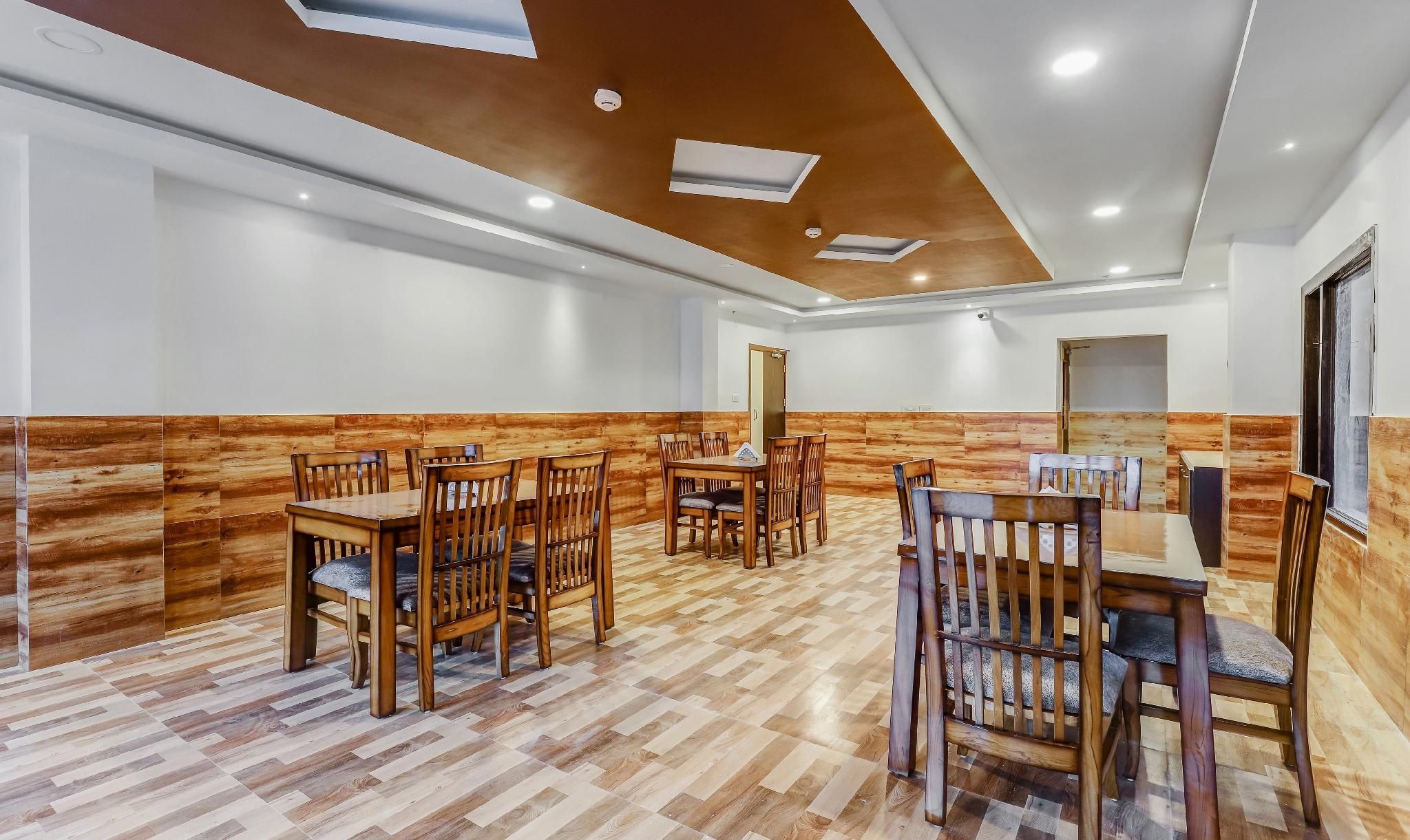 undefined Treebo Hotel Mobi VIP Airport 5