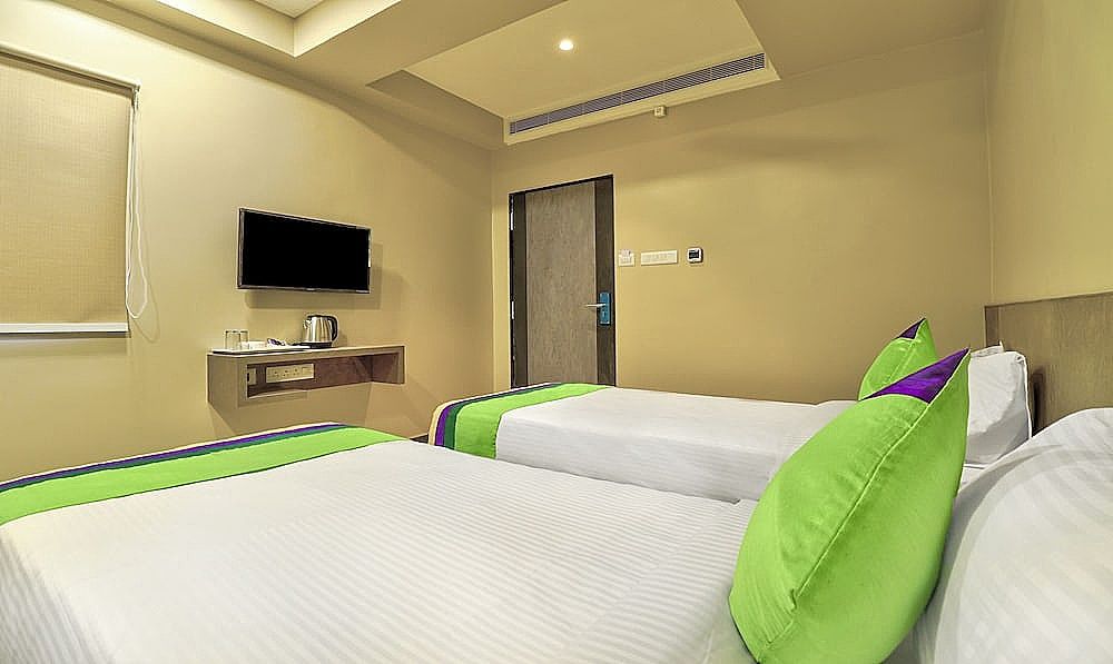 Treebo Sriz Cozy Seethamadhara Standard Double Room 13