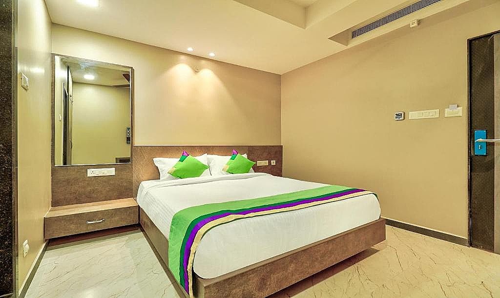 Treebo Sriz Cozy Seethamadhara Standard Double Room