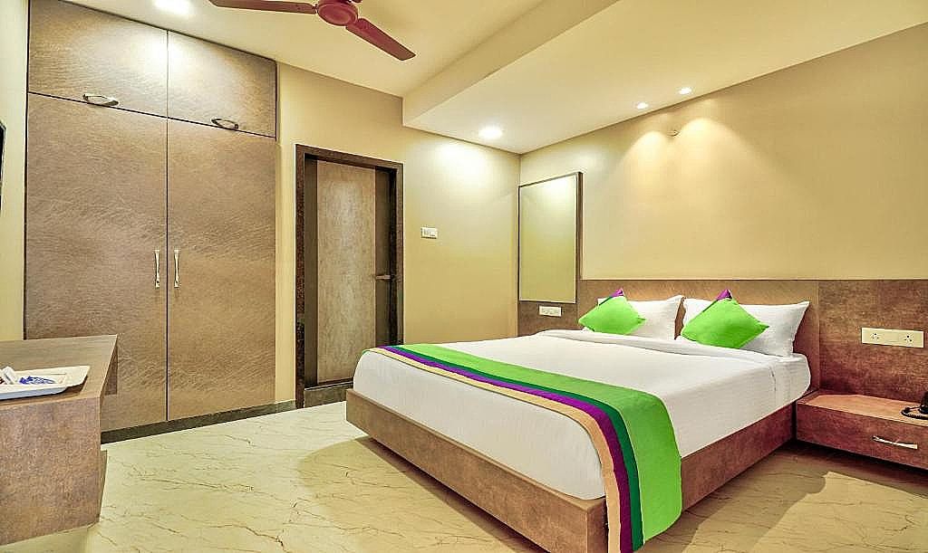 Treebo Sriz Cozy Seethamadhara Standard Double Room 4