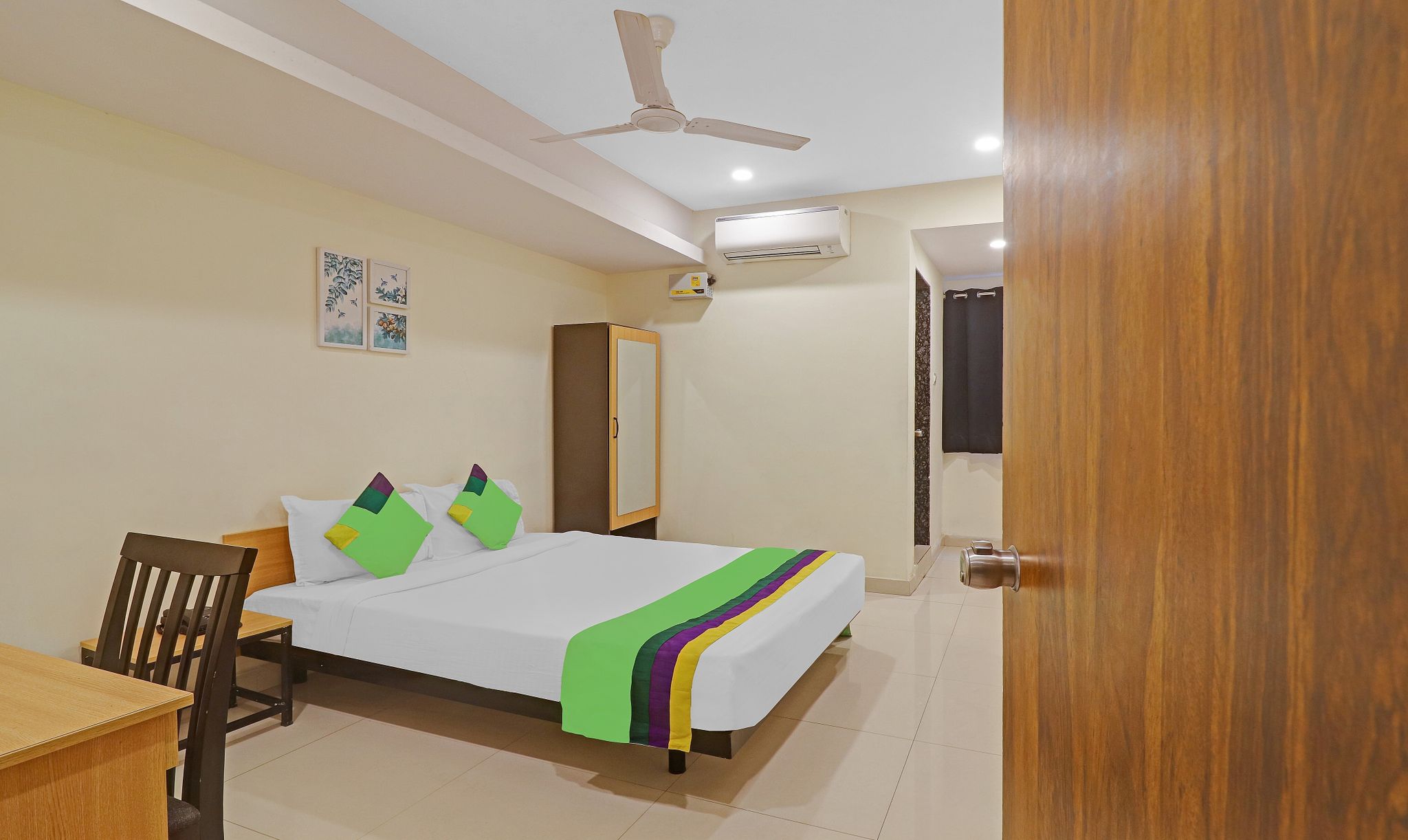 Treebo Tee Deluxe Double Room 5