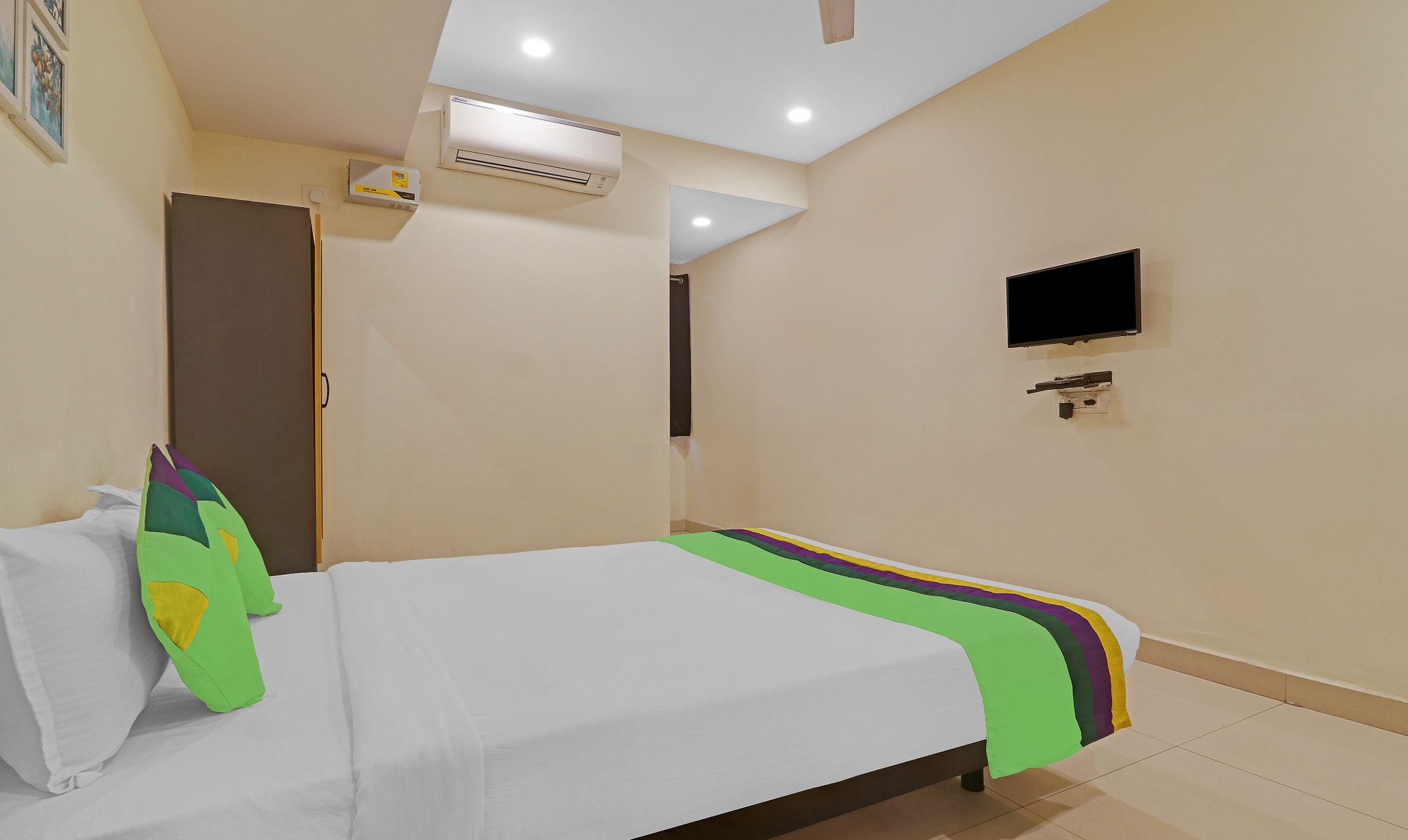 Treebo Tee Deluxe Double Room 3