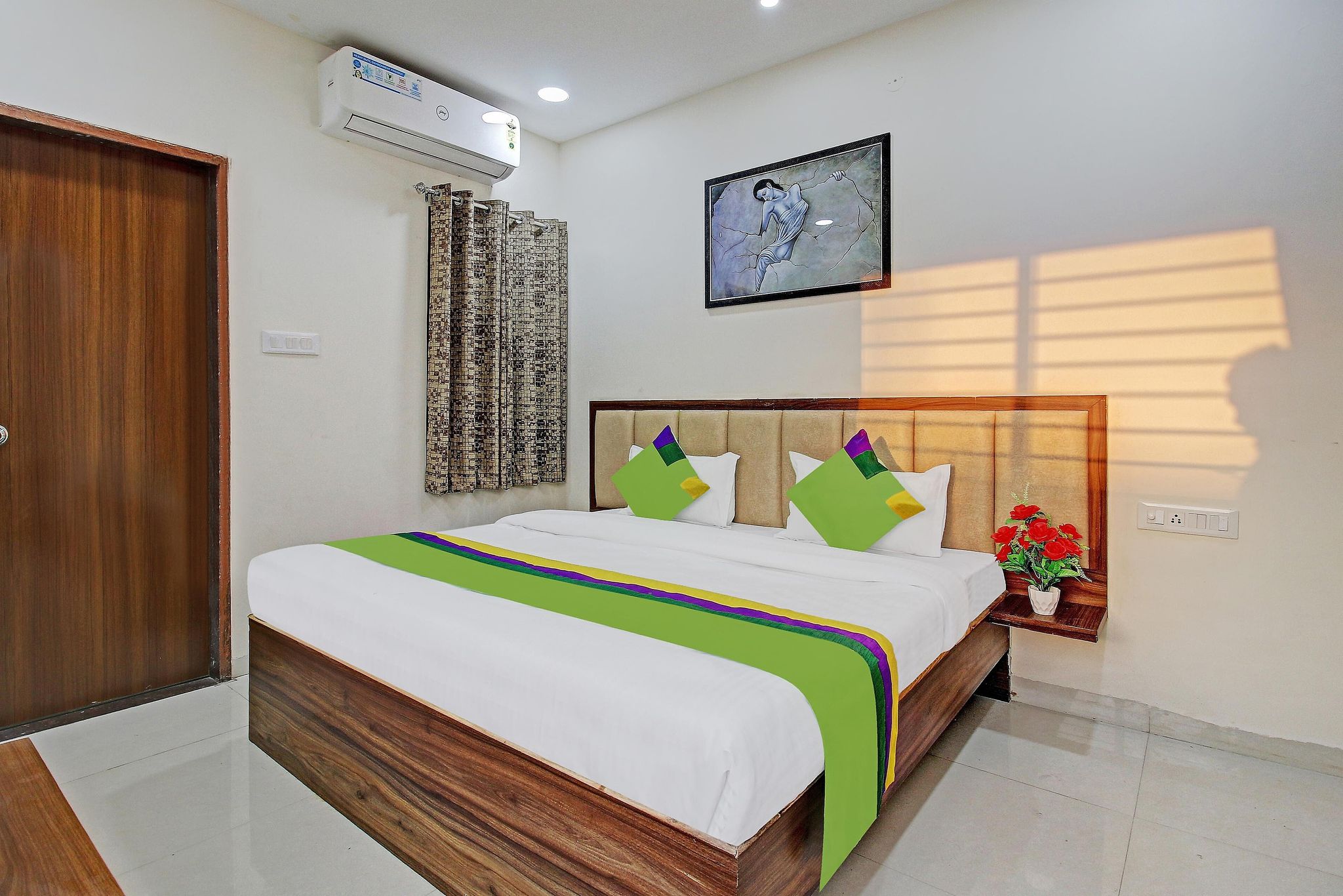 Treebo Krishna Regency ISBT Bus Stop Standard Double Room 3